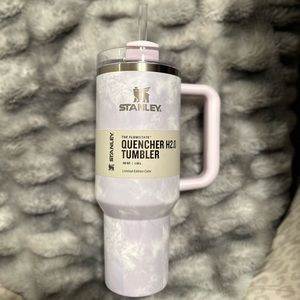 Limited Edition Stanley Quencher H2.0 Tumbler 💟